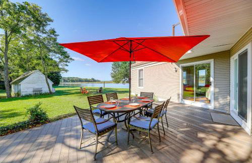 Riverfront Gem with Fire Pit in Eden - Foto 26