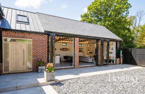 Honeybee Barn - Stunning 4-Bed Rural Paradise - Photo 2