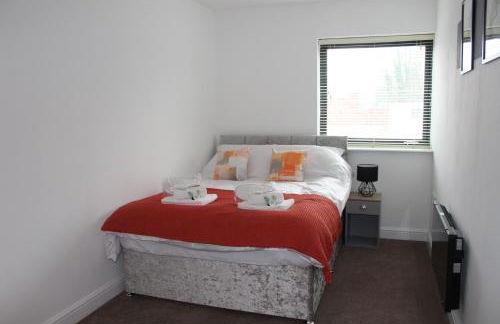 RestWorkPlayShortStays apartment, free parking and wifi, perfect for contractors, near to i54 park and city centre - Foto 10