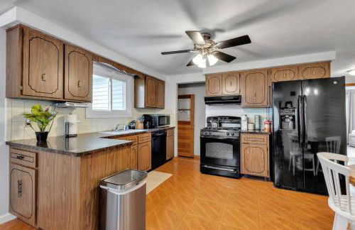 Family Fun Pool Central Airport - Photo 11