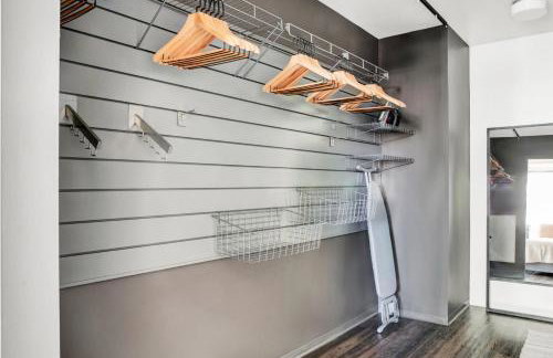 Downtown 1BR w Luxury Amenities Rooftop Views BOS-503 - Foto 10