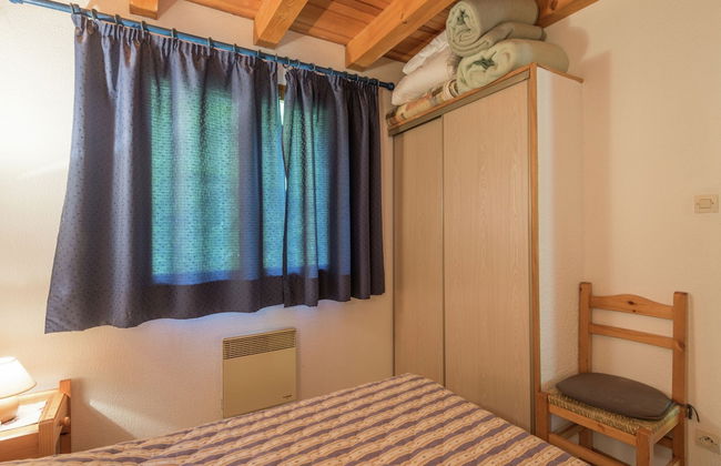 Chalet in Lovely, Rich Forest Setting With a Beautiful View - Photo 7