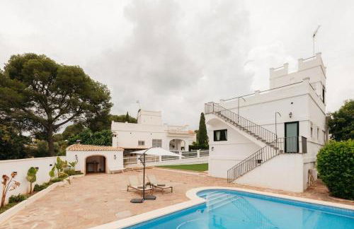 Spacious villa with private pool & garden for 4 - Photo 54