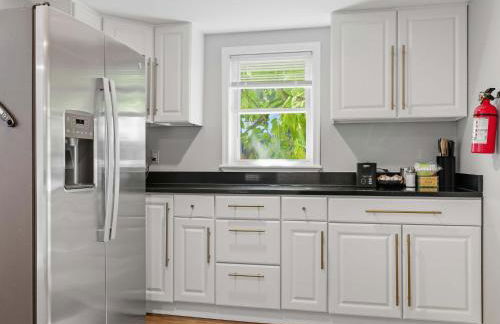 Bright & Spacious 3BR Cottage Minutes to DC - Foto 8