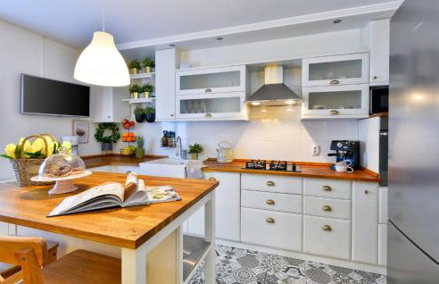 3 Bedroom Cozy Home In Gornje Plavnice - Foto 6