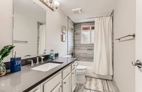 Spacious 4-bedroom home with outdoor deck - Foto 18