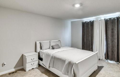 1 Mi to Golf Quiet Waukee Home with Fireplace! - Foto 8