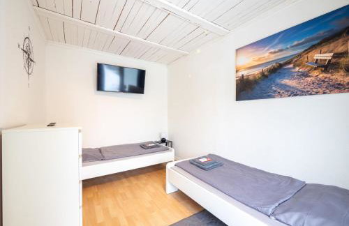 Monteurwohnung-mit-Terrasse-fuer-7-Personen-WLAN-TV-Kueche-Ahrensburg-Naehe-Hamburg-AGRP1204 - Photo 6