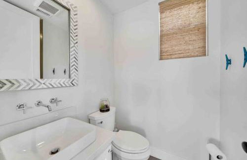 Coastal Paradise . Steps to the beach . Pool . Hot Tub - Foto 20