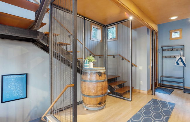 Deck Views, Fire Pit, Pool, 3 Mins to Beach Madrona Tree Retreat by Avantstay - Foto 17