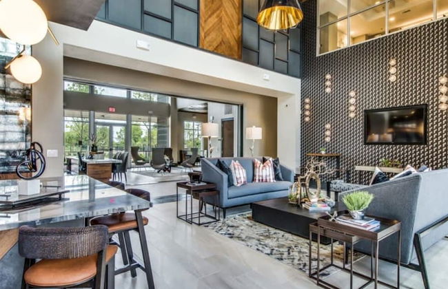 Cozy 1BR King Suite Close to Downtown w Fast Wifi - Foto 26