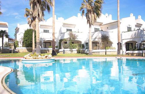 Beautiful seafront house - Photo 1