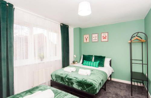 Workers Families Pet Friendly 7Bed 2Bath and WC Free Parking Garden 14PPL - Photo 25