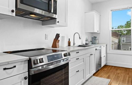 Charming 2nd-Floor Flat 3BR 2BA Free Parking - Foto 14