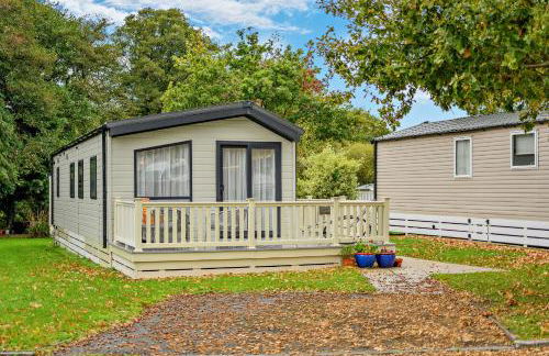 Astoria Lodge Smart Modern 2-Bedroom Holiday Lodge Milford on Sea - Photo 45