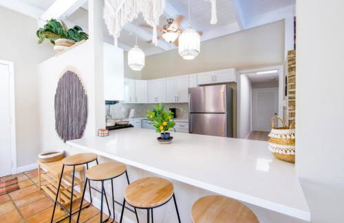 3BD Tropical Luxe Stay with Pool, Gameroom and Grill - Foto 7