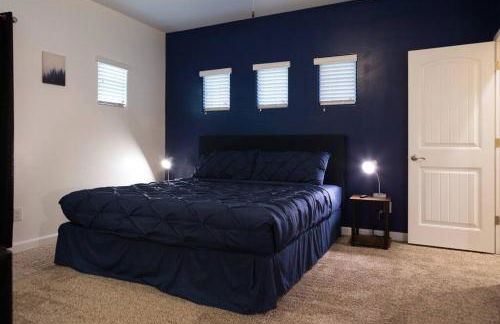 Gated townhouse with 2 suites, heated pool, hot tub - Photo 20