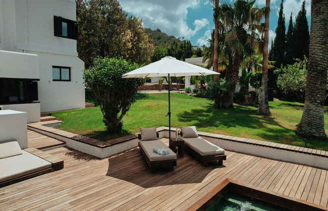 Luxurious Villa With Bright Terrace - Foto 31