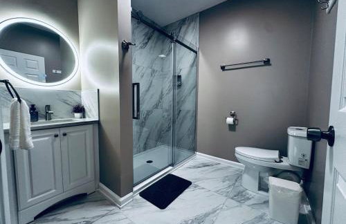 Riverview Walk to Falls Newly Renovated 4 BDRMS - Foto 1