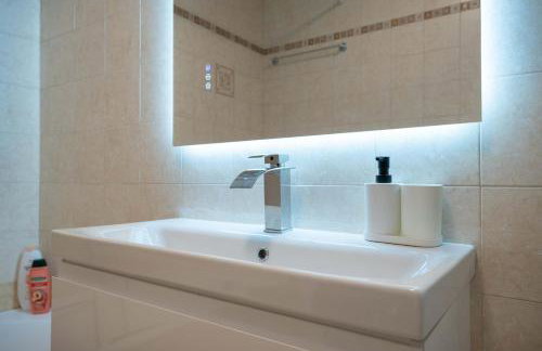 Sunlit Terrace 3BR Apartment - Tavros by ΜΡS - Foto 55