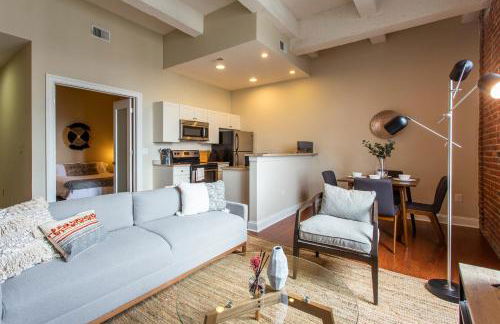 Sleeps 4! 2BR, Gym, Paid Parking, Close to Major Attractions - Foto 32