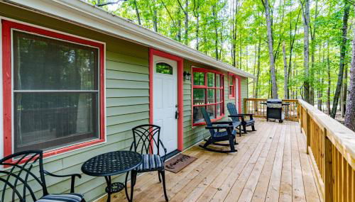 Cozy & Modern w Hot Tub, Fire Pit, Grill & Pond - Photo 3