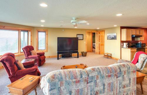 Lake View Champlain Home with Hot Tub and Sauna! - Foto 16