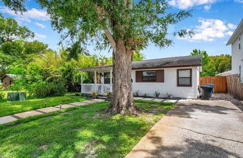 Close to downtown& beach- pool, porch, fenced yard - Foto 7