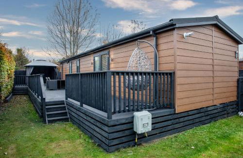 York Family Luxury Cabin with hot tub - Photo 49