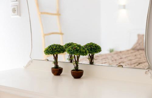 Lydia's East Apartment - Photo 31
