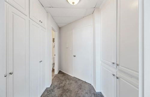 Beverly Hills Glamour Oasis 2 BR Apt with Parking 304 - Photo 21