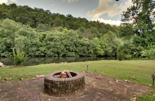 Astounding River View - Outdoor Hot Tub, Volleyball Net, Game Room + More! - Foto 5