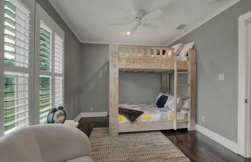 Upscale Home With Pool and Firepit - Close to Mercer St! - Foto 40