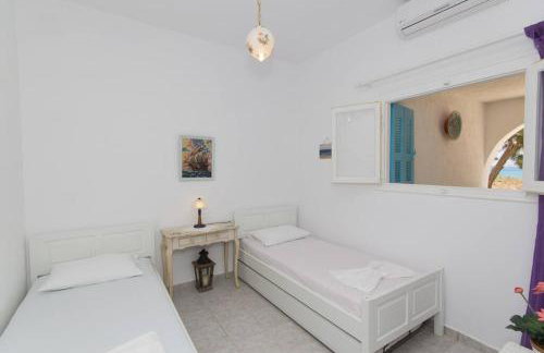 Wave Lullaby, Peaceful Beachfront Retreat in Paros - Photo 12