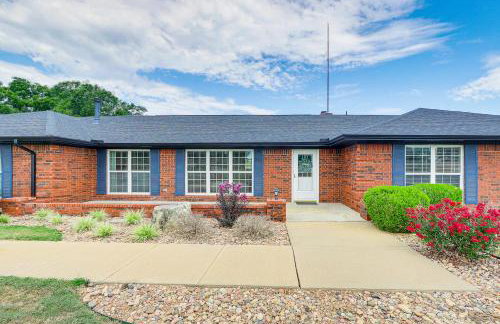 Waterfront Kansas Home with Private Fire Pit! - Foto 30