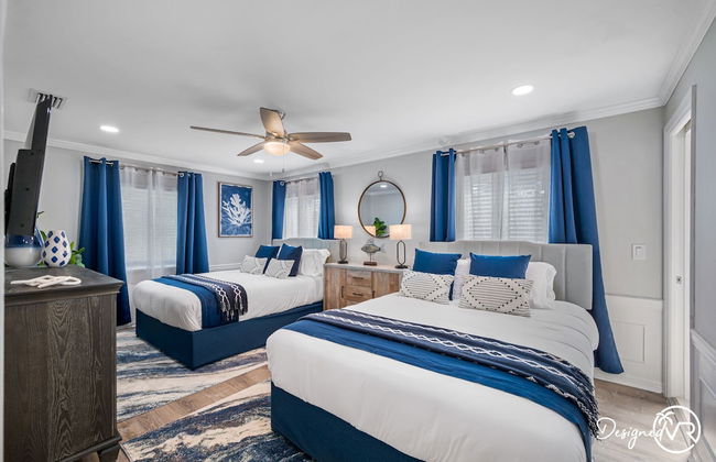 Chic 8BR with Heated Pool & Waterview - Photo 10