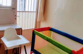 Next to Metro! Bright Apartment with Fully Equipped Kitchen - Foto 13