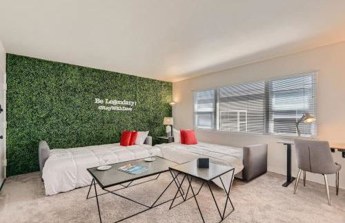 Walk to Beach - KING Apt In #1 Area - AC - Foto 9