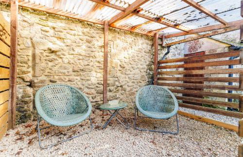 The Old Abbey Farmhouse - Stay at Quarr Abbey Monastery - Pet-Friendly Farmhouse with History & Countryside Views, surrounded by woodland & nature - Photo 36