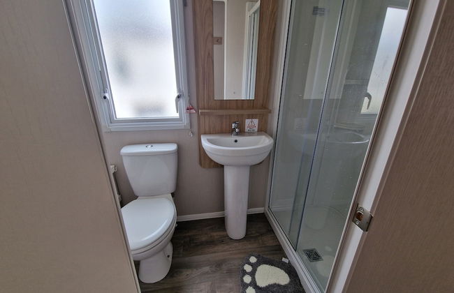 Welcoming 3 Bedroom Caravan 2 Min Walk to Beach - Foto 13