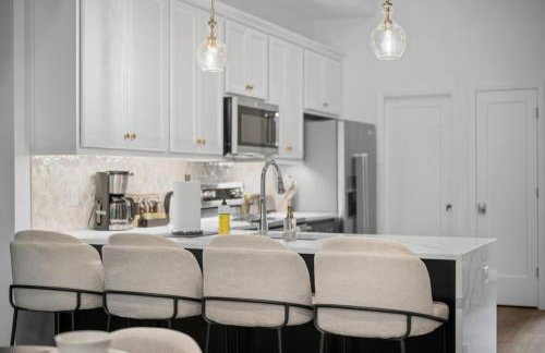 Immaculate Penthouse Double King Suite on Butler St with rooftop deck and free off street parking - Foto 19