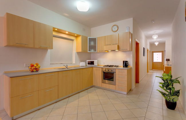 Valletta and Harbour Views Apartment in Central Sliema - Foto 8