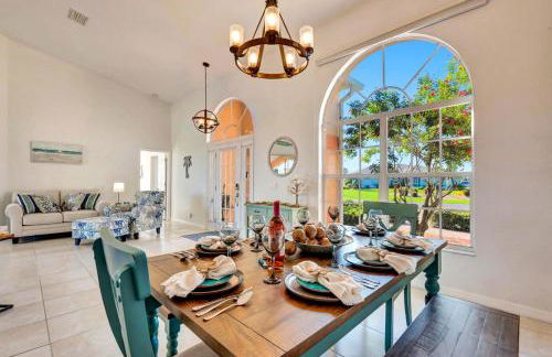 Spacious Canal-View Home with Pool and Game Room - Foto 28