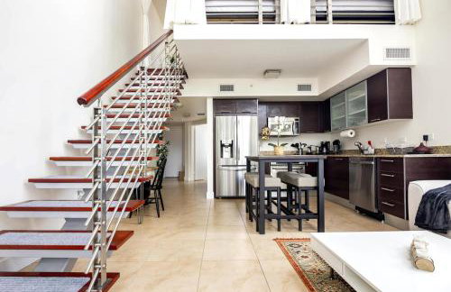 BrickellRiver LOFT with parking & 12 min to South Beach - Foto 3