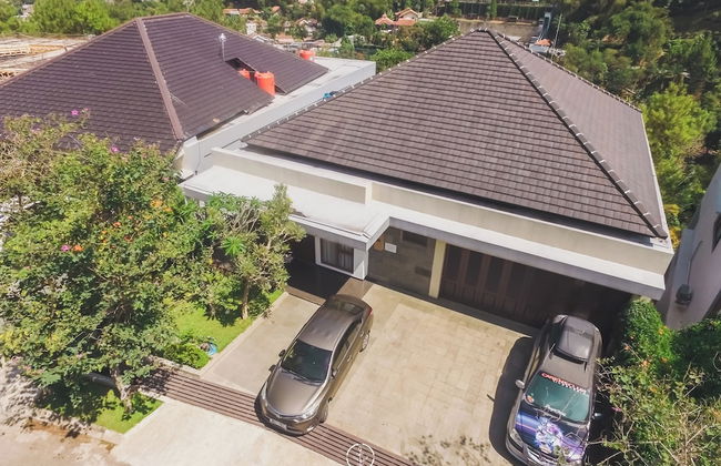 Mentari Hill View 8 BR heated pool and movie room - Photo 40