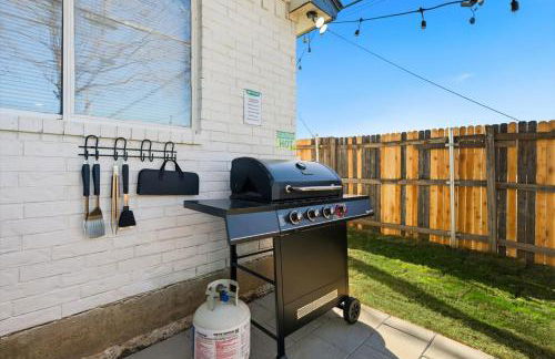 1BD 1BA Stylish Arlington Home w Backyard - Foto 24