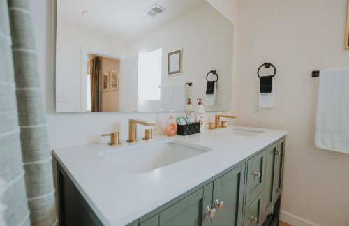 Bohemian ChiC SpaCation-Private HotTub-Close to Downtown-No Pet Fee! - Foto 47