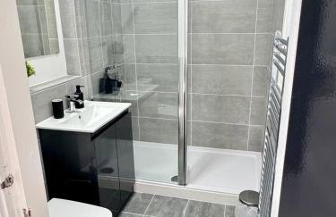 Luxurious New Home Near Airport - Foto 48