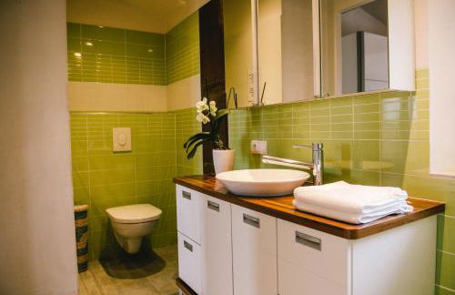 villa provençale en pierre avec vue sur la mer, piscine et jacuzzi - Foto 31