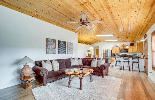 Strawberry Hideaway in the Pines with Hot Tub! - Foto 5